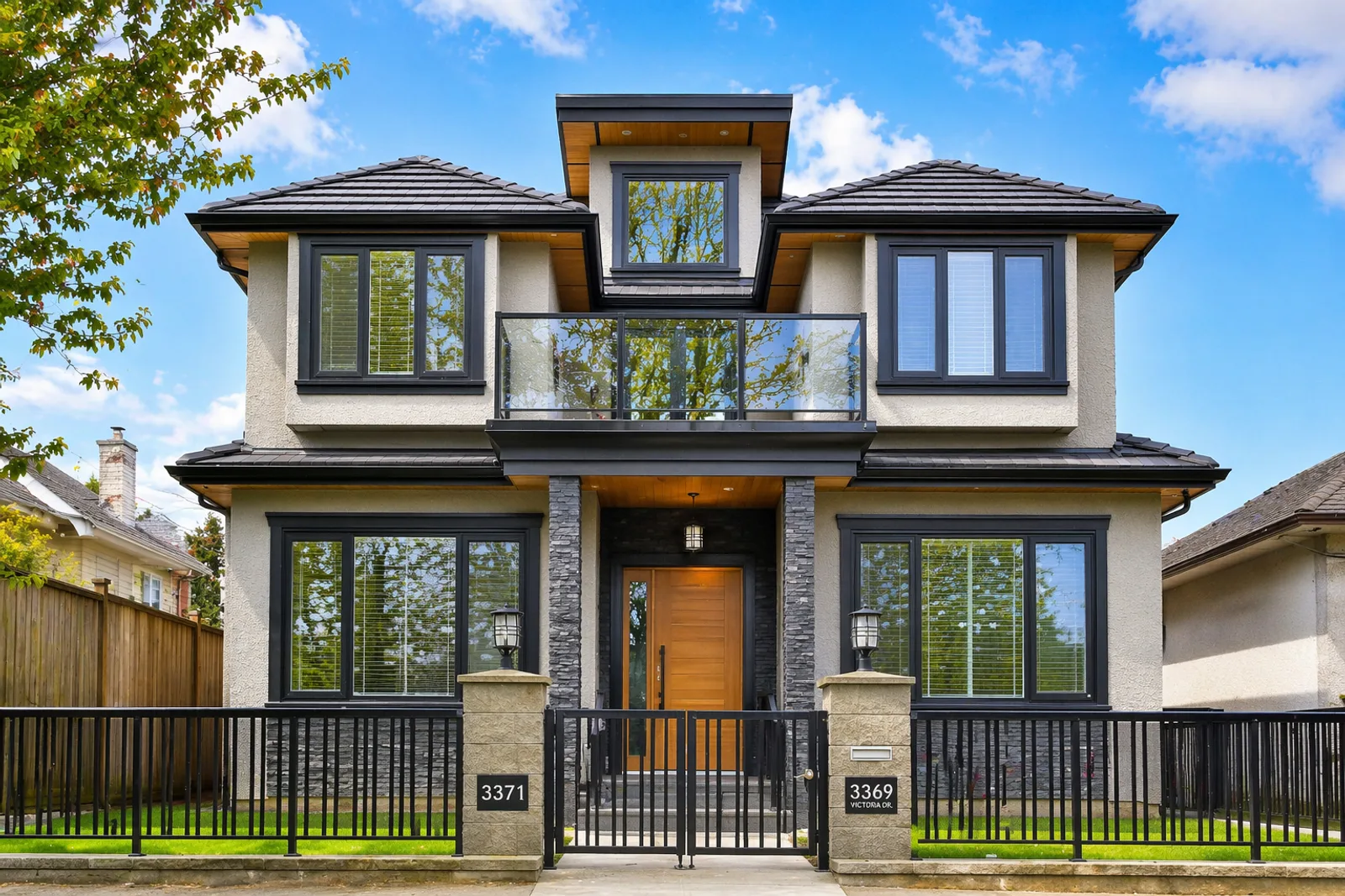 Duplex and multiplex builder in Vancouver — Vivanta Constructions